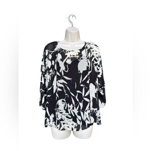 Wrap London Women’s Black White Floral Lined Blouse Size 6 3/4 Sleeves